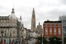 Liebfrauenkathedrale von Antwerpen bei Regen