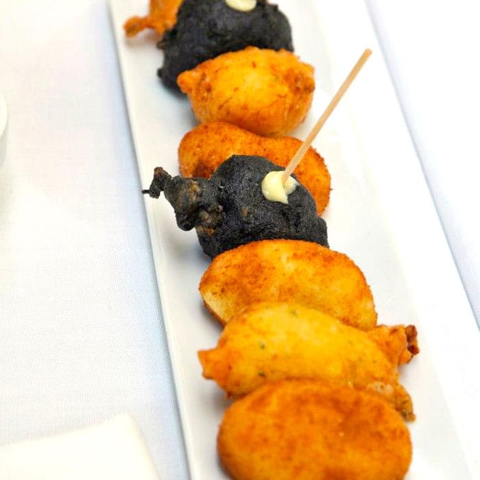 sehenswuerdigkeiten-barcelona-katalonien-reisetipps-spanien-restaurant-cal-pinxo-menu-cod-fritters