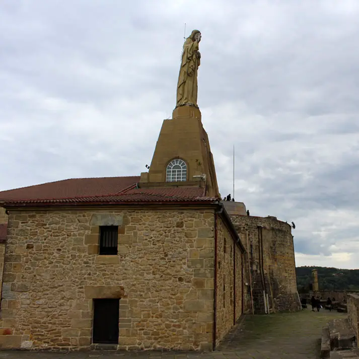 sehenswuerdigkeiten-san-sebastian-baskenland-reisetipps-spanien-monte-urgull-kastell-motta-christus-statue