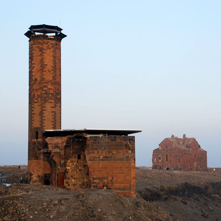 unesco-welterbestaetten-sehenswuerdigkeiten-archaeologische-staette-ani-reisetipps-tuerkei-menucehr-moschee-ebul-camii