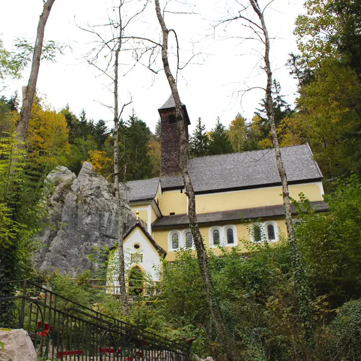 sehenswuerdigkeiten-kaiserwinkl-reisetipps-tirol-reisetipps-oesterreich-wallfahrtskirche-klobenstein-kapelle