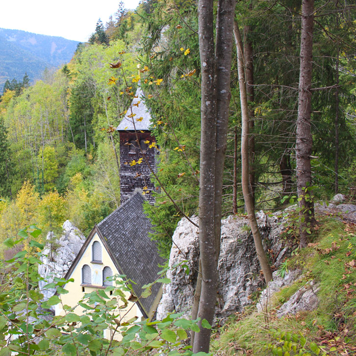 sehenswuerdigkeiten-kaiserwinkl-reisetipps-tirol-reisetipps-oesterreich-wallfahrtskirche-klobenstein-strasse