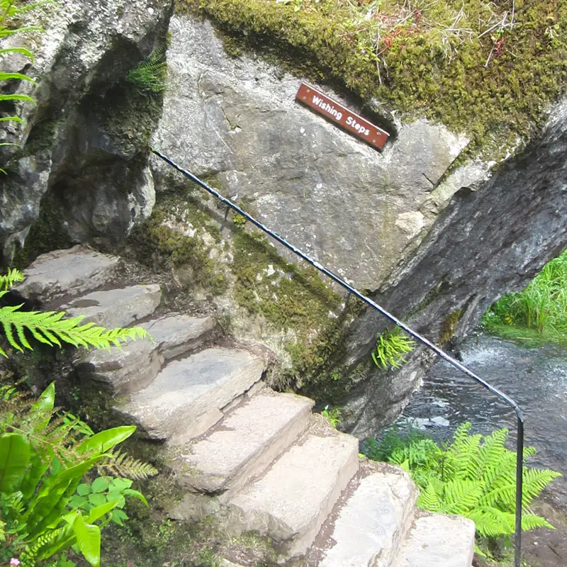 reisetipps-cork-reisetipps-irland-blarney-castle-Rock-close-wishing-steps-wasserfall