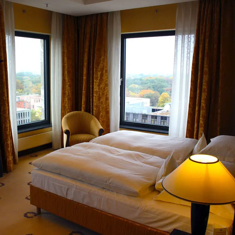 maritim-hotel-berlin-hoteltipp-deutschland-Berlin-praesidentensuite-schlafzimmer