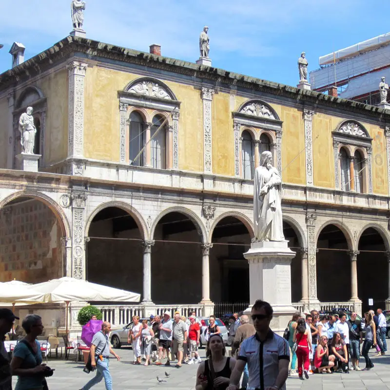 reisetipps-venetien-reisetipps-italien-rundreise-venetien-sehenswuerdigkeiten-verona-Piazza-dei-Signori
