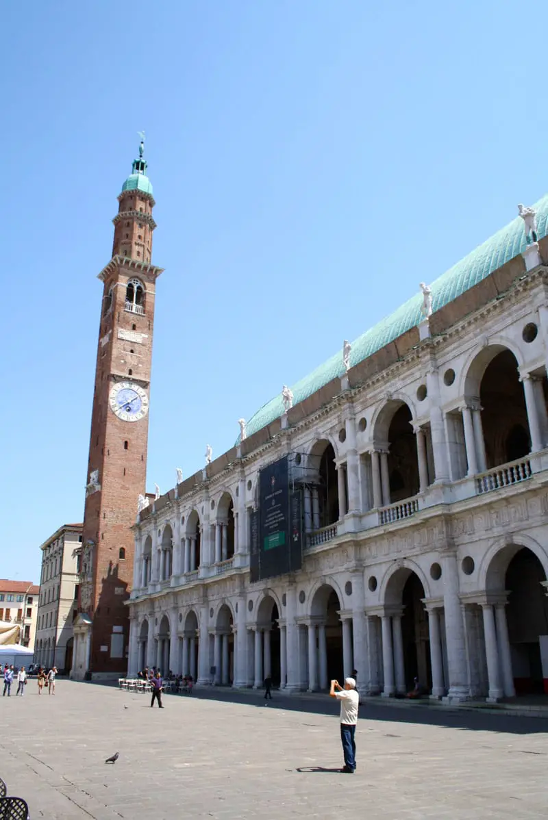 reisetipps-venetien-reisetipps-italien-rundreise-venetien-sehenswuerdigkeiten-vicenza-basilica-palladiana