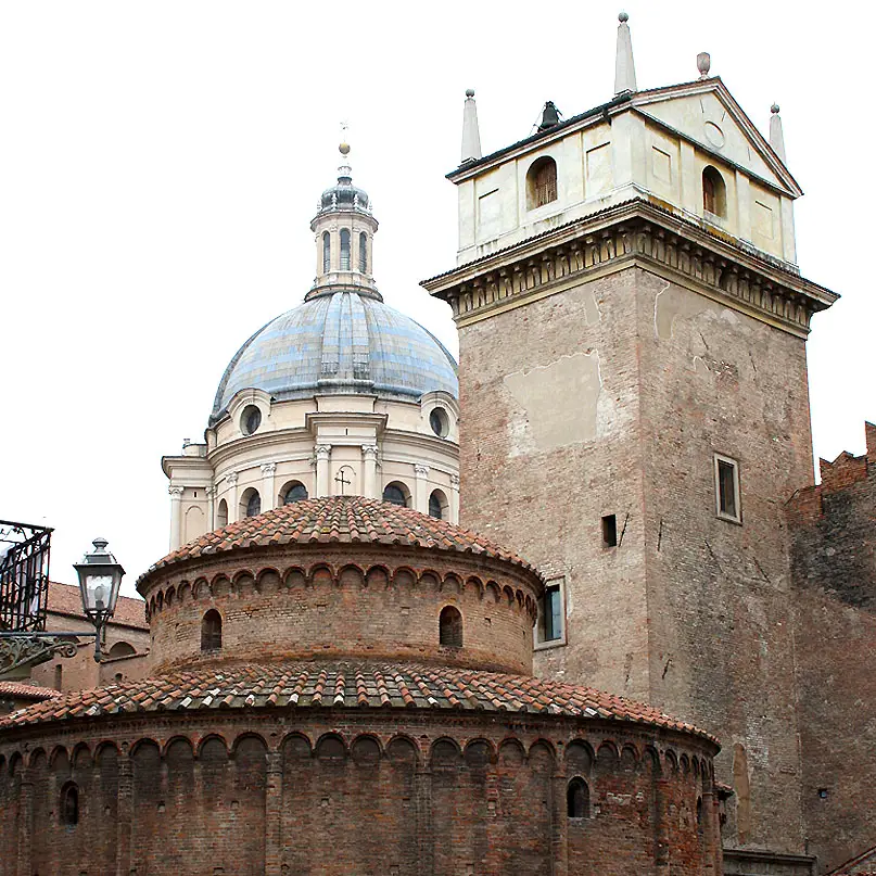 reisetipps-lombardei-reisetipps-italien-rundreise-lombardei-sehenswuerdigkeiten-mantua-rotonda-basilica-torre