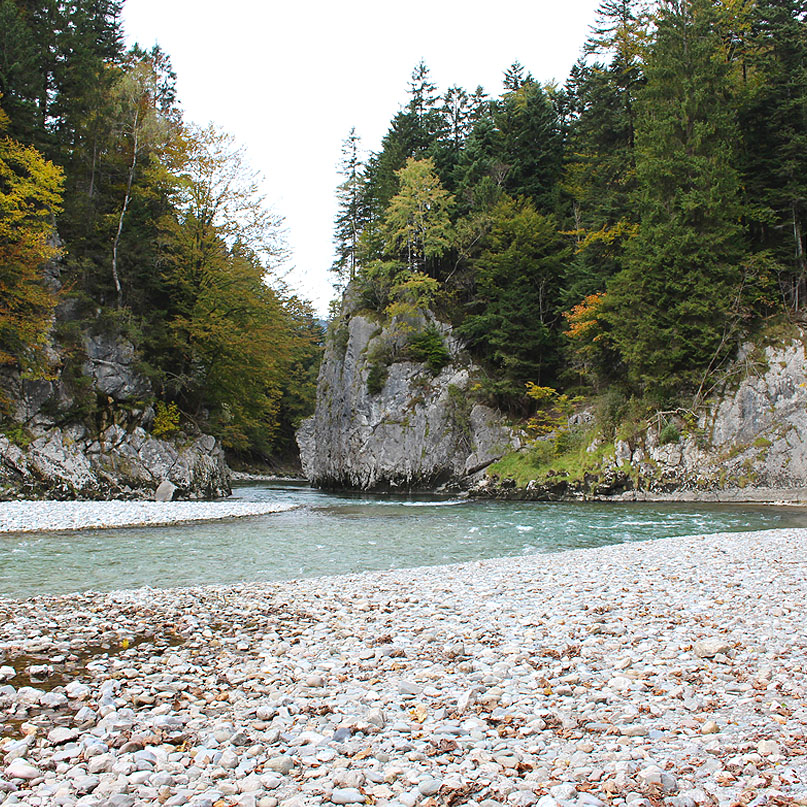 sehenswuerdigkeiten-kaiserwinkl-reisetipps-tirol-reisetipps-oesterreich-wallfahrtskirche-klobenstein-tiroler-ache