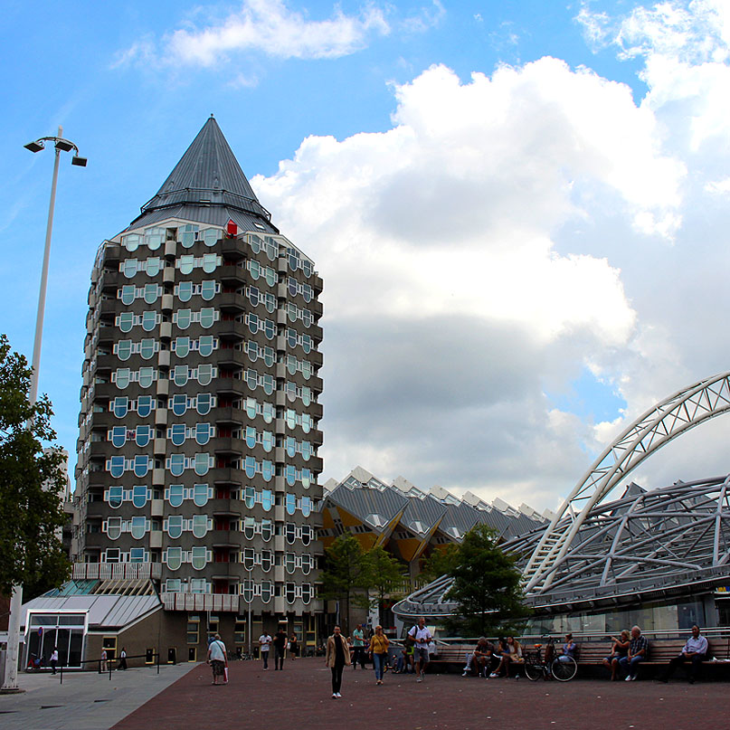 Sehenswuerdigkeiten-rotterdam-suedholland-reisetipps-holland-kubushaeuser-blaaktower