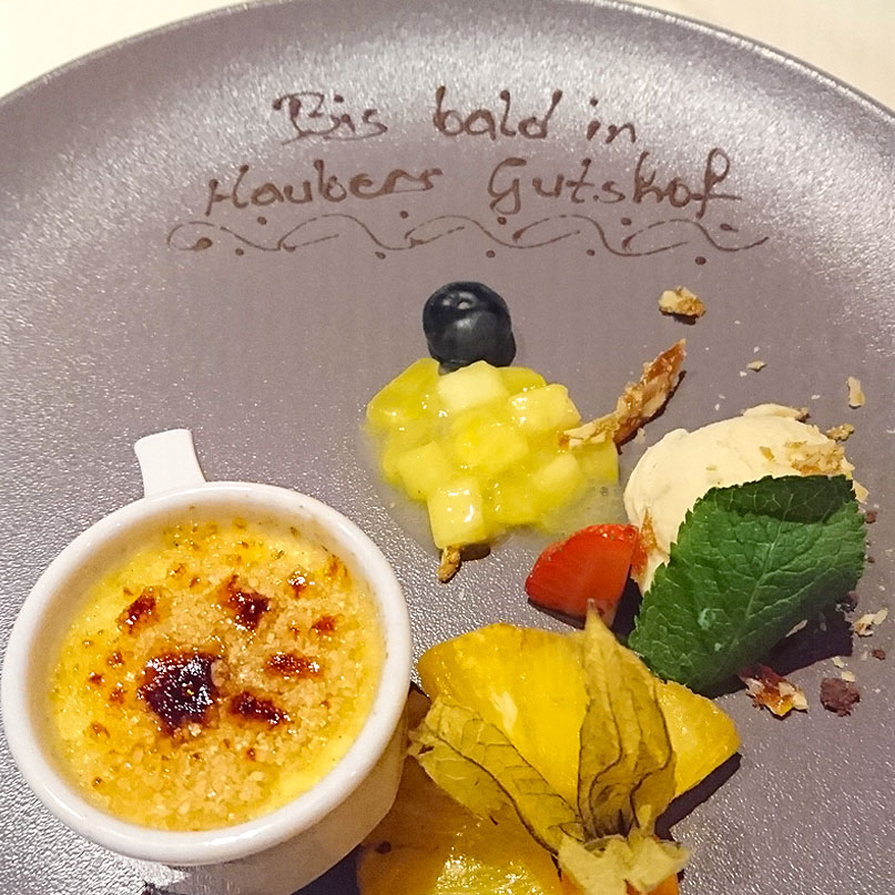 haubers-alpenresort-oberstaufen-allgaeu-bayern-hoteltipp-deutschland-dessert-creme-brulee