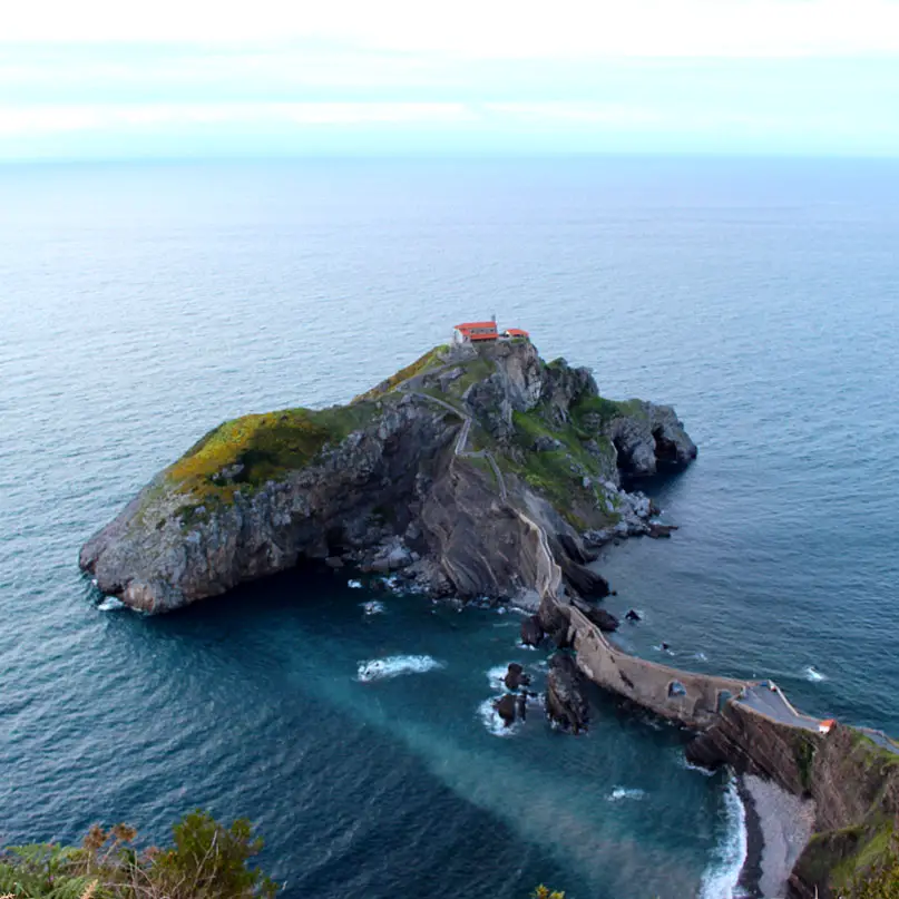 sehenswuerdigkeiten-Biskaya-costa-vasca-reisetipps-baskenland-reisetipps-spanien-Gaztelugatxe-oben