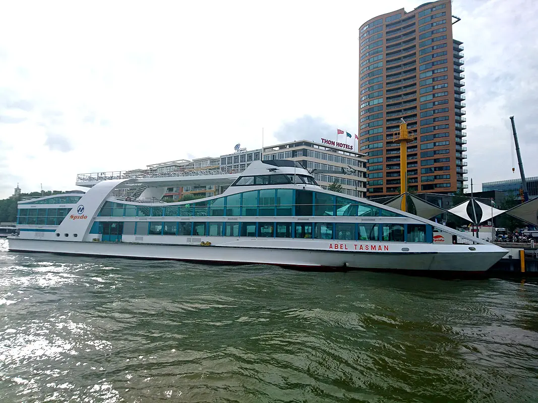 Was-muss-man-in-Rotterdam-gesehen-haben-spido-boat