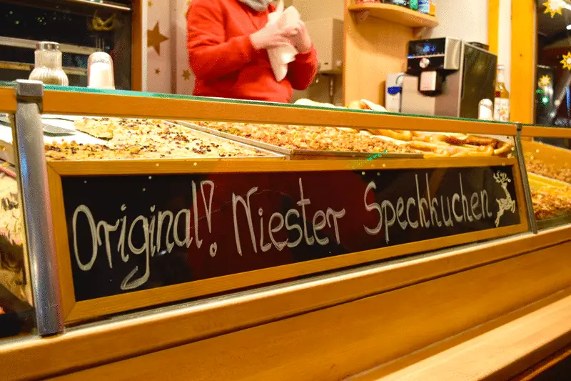 kasseler-maerchenweihnachtsmarkt-reisetipps-hessen-reisetipps-deutschland-speckkuchen