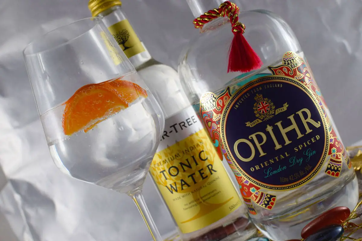 gin-tonic-tipp-Opihr-Oriental-Spiced-London-Dry-Gin-england-flasche-tonic-water-glas