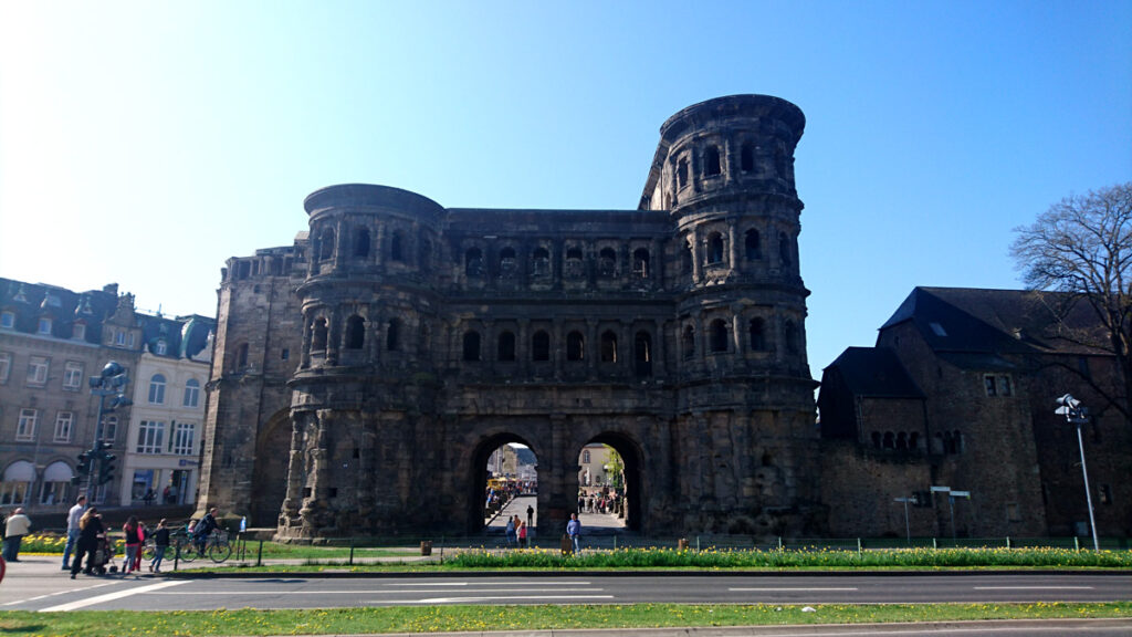 was-sehen-in-trier-porta-nigra-nicolos-reiseblog