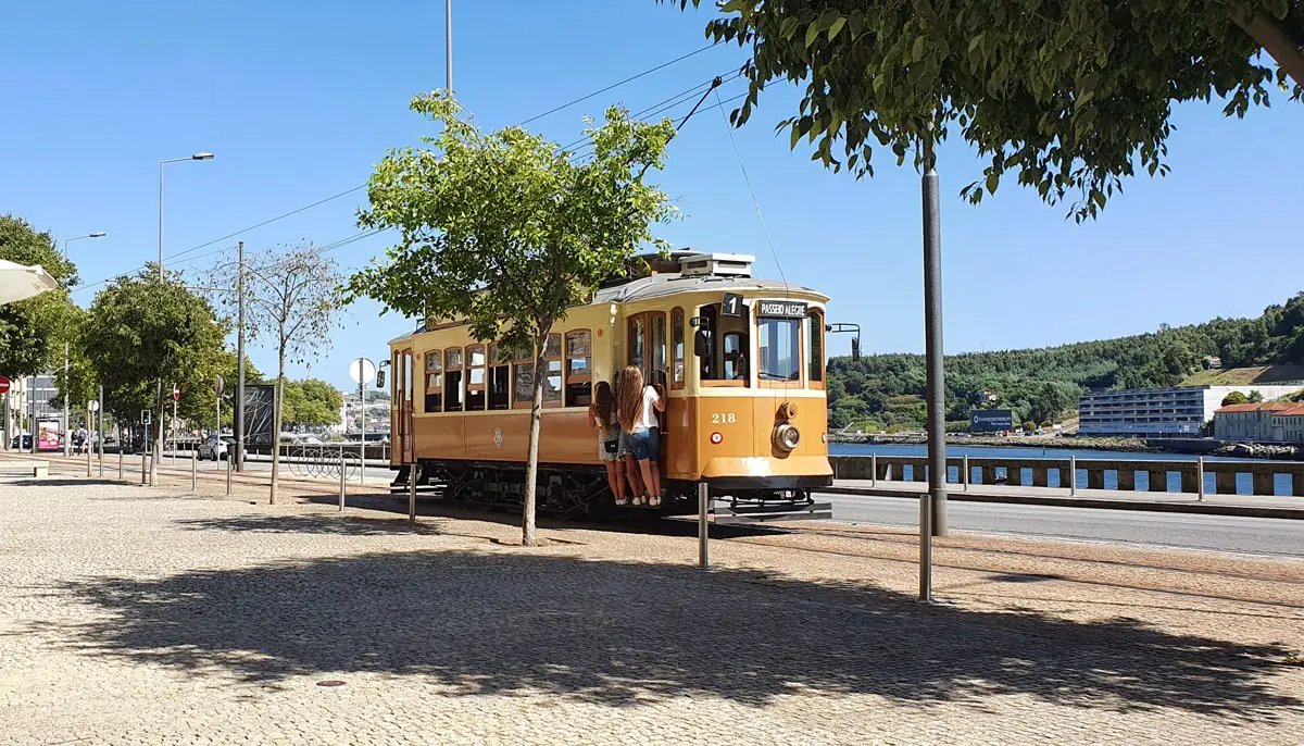 porto-aktivitaeten-strassenbahn-linie-1