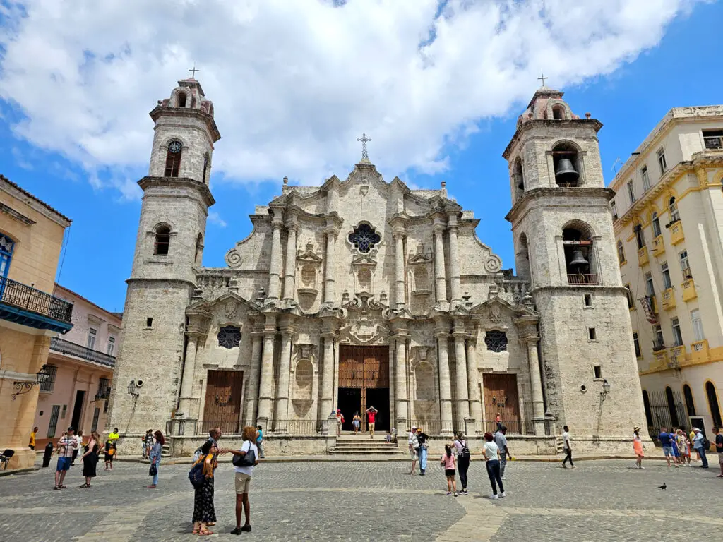 ein-tag-in-havanna-Catedral-Virgen-Maria