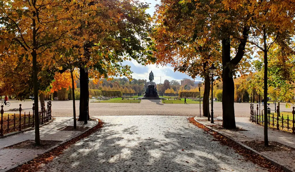 schwerin-Reiterdenkmal-Friedrich-Franz-II