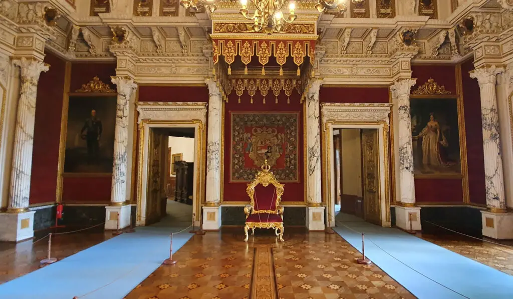 schwerin-schloss-thronsaal